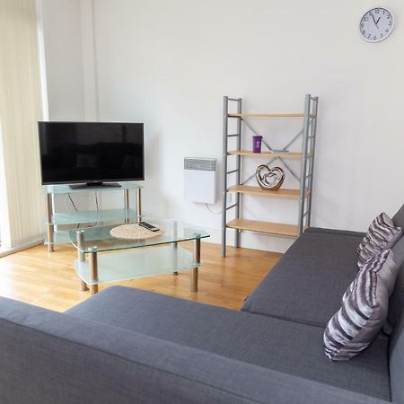 Serviced Apartment In Liverpool City Centre - Free Parking - Balcony - By Happy Days Екстер'єр фото