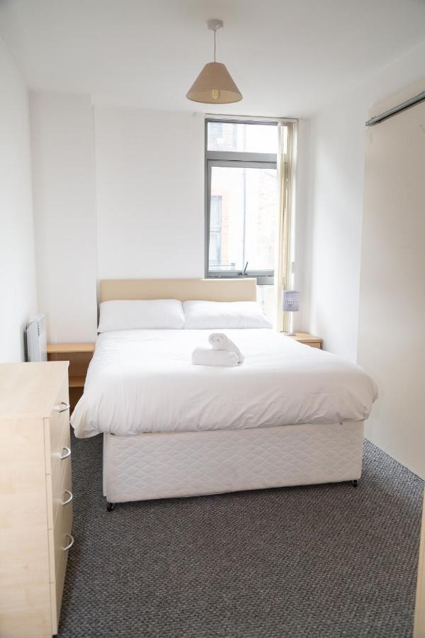 Serviced Apartment In Liverpool City Centre - Free Parking - Balcony - By Happy Days Екстер'єр фото