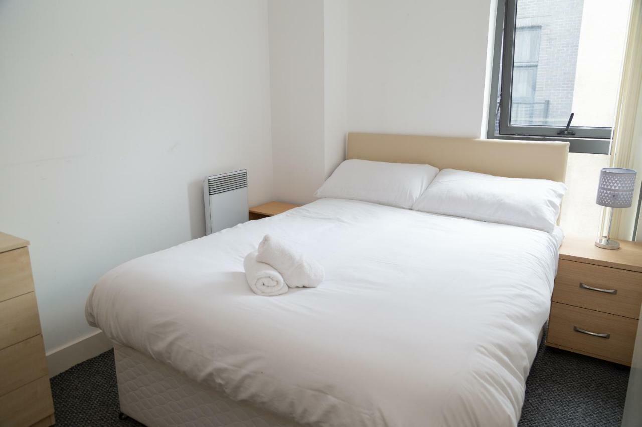 Serviced Apartment In Liverpool City Centre - Free Parking - Balcony - By Happy Days Екстер'єр фото