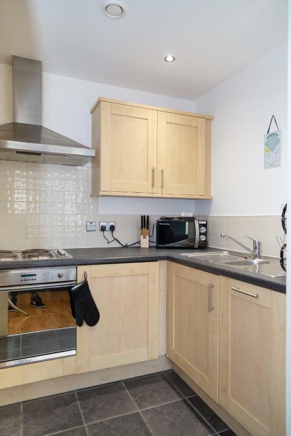 Serviced Apartment In Liverpool City Centre - Free Parking - Balcony - By Happy Days Екстер'єр фото