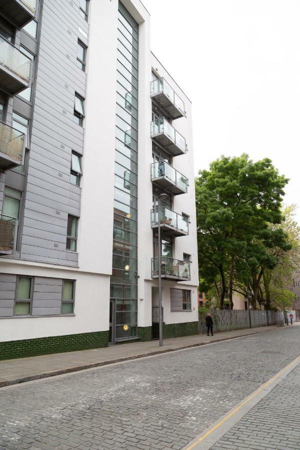 Serviced Apartment In Liverpool City Centre - Free Parking - Balcony - By Happy Days Екстер'єр фото