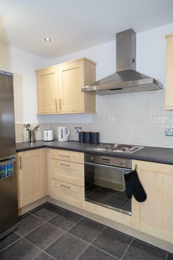 Serviced Apartment In Liverpool City Centre - Free Parking - Balcony - By Happy Days Екстер'єр фото