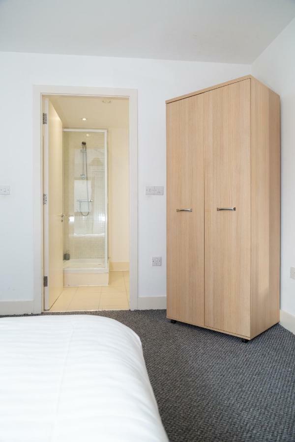 Serviced Apartment In Liverpool City Centre - Free Parking - Balcony - By Happy Days Екстер'єр фото